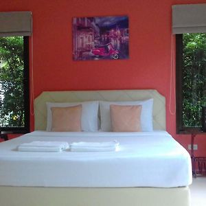 Zimmer mit Kingsize-Bett